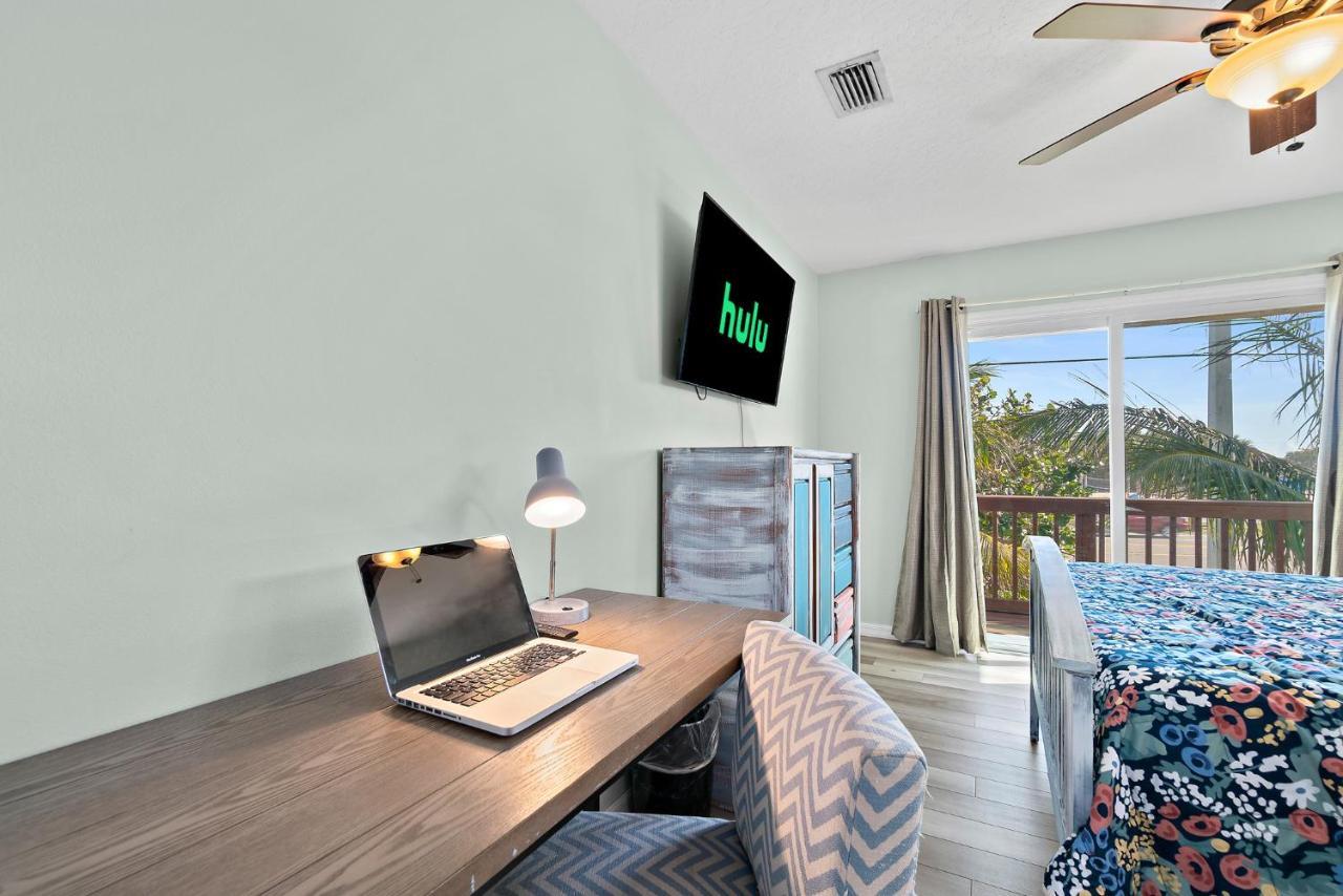 Beachside Serenity Escape - Private 3Br And 2Ba, Dog Friendly Duplex Oasis, Steps To Shore! เมลเบิร์น ภายนอก รูปภาพ